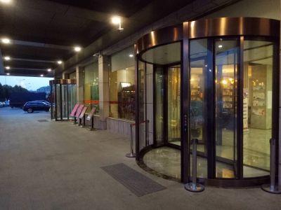 寶應怡萊酒店兩翼旋轉門